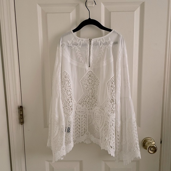 Beautiful Intricate Detailed Top - Picture 3 of 7